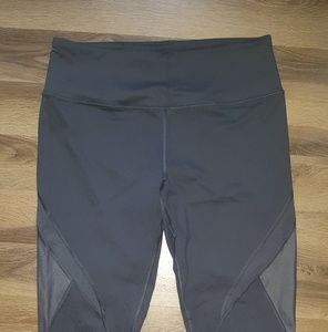 Victoria's secret sport Capri leggings Large